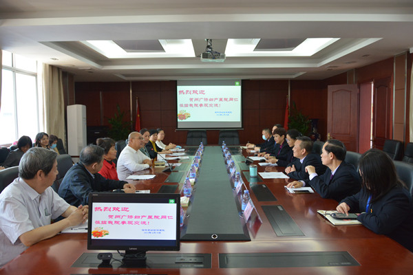 参观结束后双方就医院管理、专科联盟建设等方面进行座谈交流.JPG