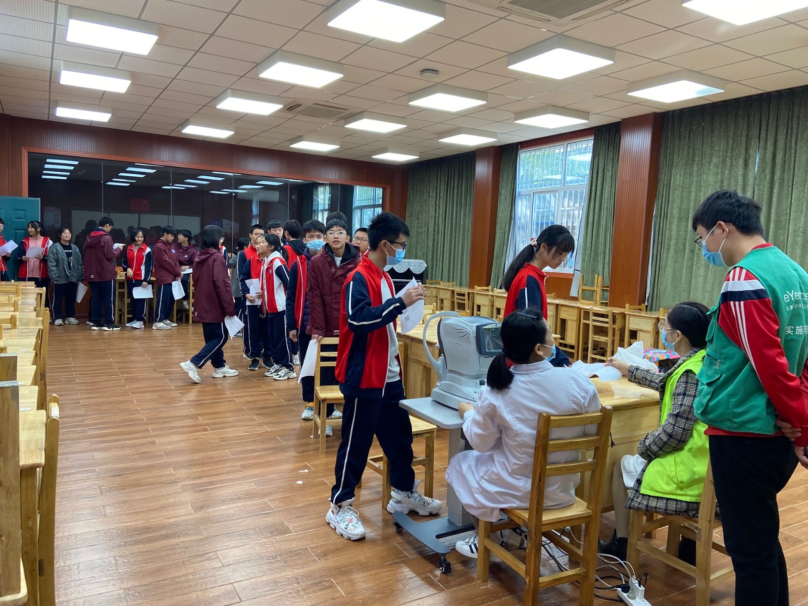 桂林市妇幼保健院:深入开展中小学视力筛查和监测工作