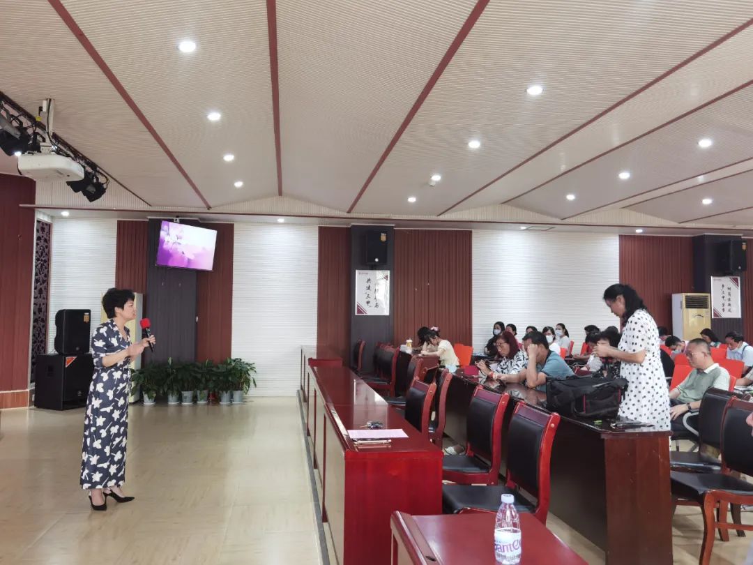 我院举办摄影专题讲座