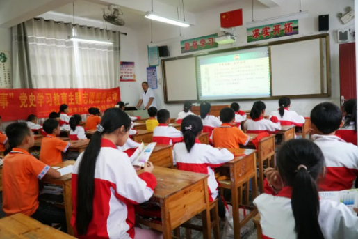 【我为群众办实事】桂林市妇女儿童医院生长发育专家走进恭城乡村校园