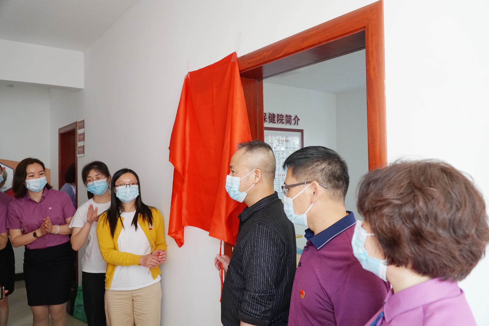 【我为群众办实事】桂林市妇幼保健院与叠彩区九华社区联合开展“爱心义诊小屋”启动仪式暨爱心义诊进社区活动