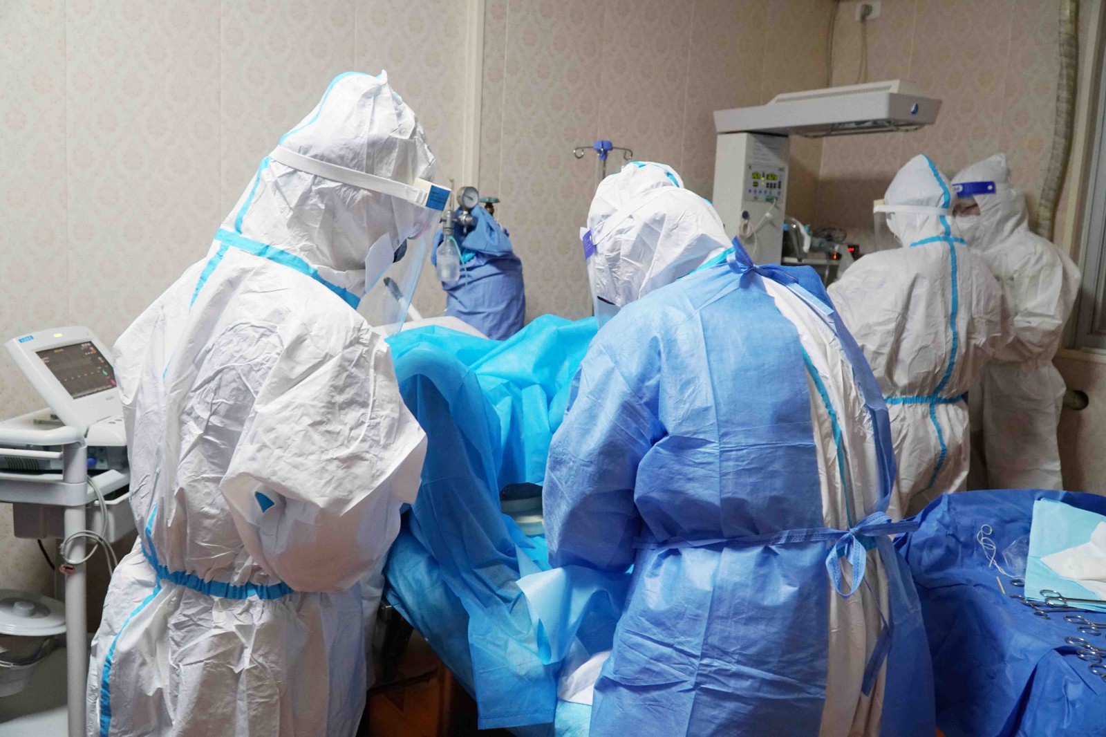 我院再次组织开展疑似新冠肺炎临产孕妇急救应急演练