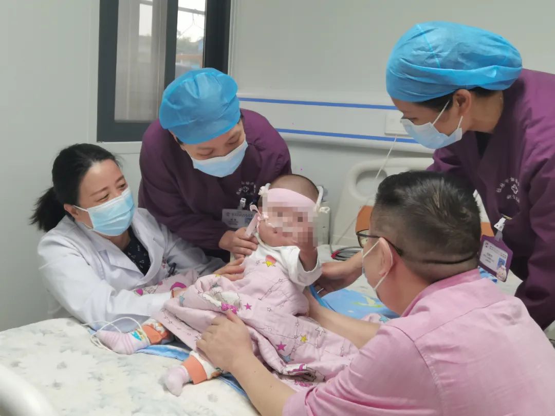 江西胎龄26周体重900克超早产儿合并严重慢性肺疾病，跨越两省转院桂林妇幼，重获新生