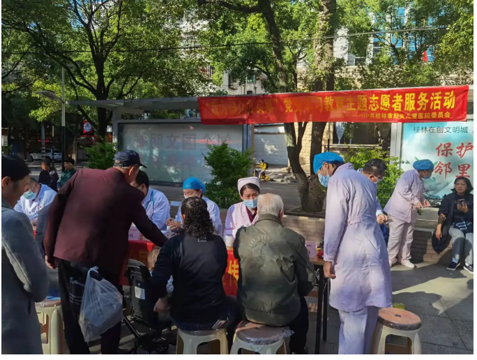 【我为群众办实事】爱心义诊进清秀社区,打通服务群众最后一公里