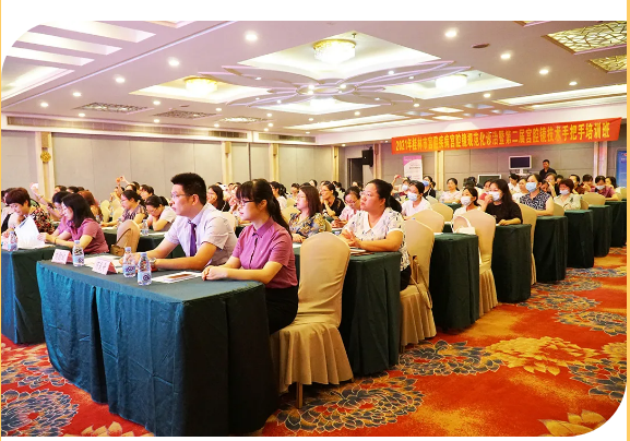 “桂林市宫腔疾病宫腔镜规范化诊治暨第二届宫腔镜技术手把手”培训班成功举办