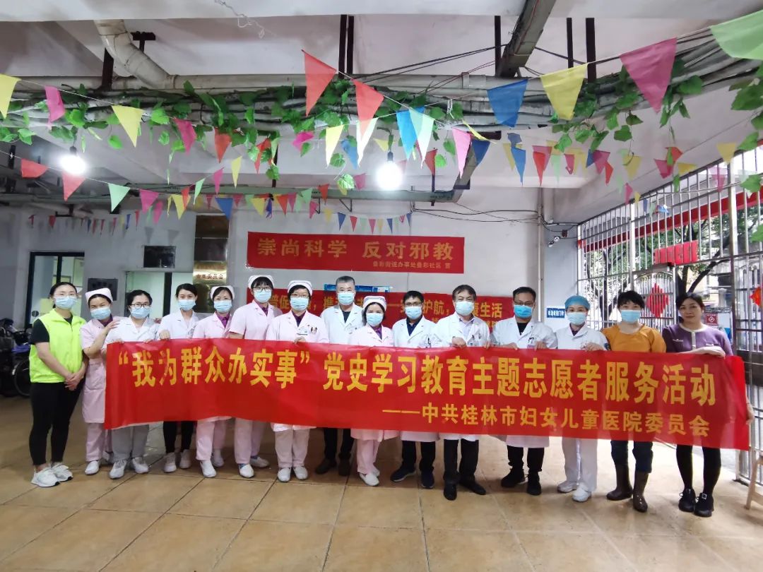 【我为群众办实事】我院医疗服务队走进叠彩社区保惠菜市开展健康义诊活动