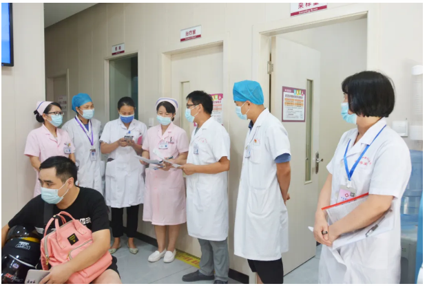 桂林市妇女儿童医院开展疑似新冠肺炎儿童急救演练
