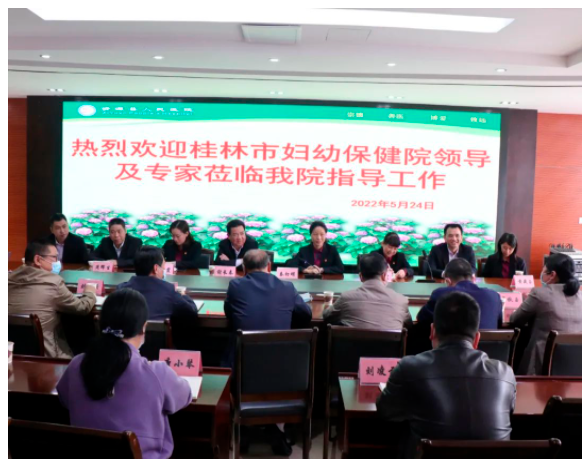 我院党委书记秦初明带领专家队赴资源县人民医院交流讲学