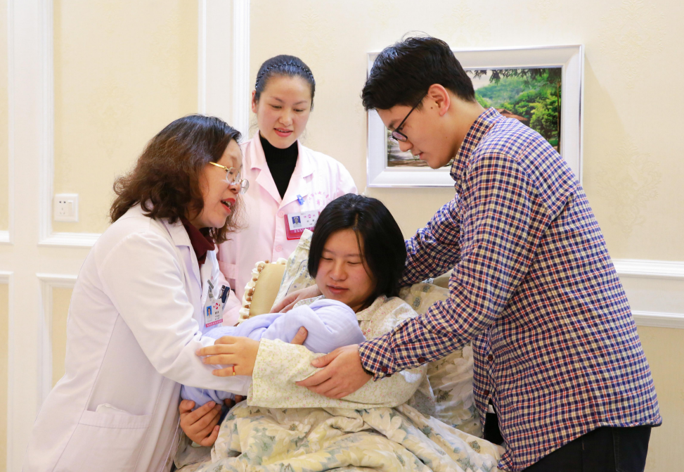 【致敬医师节】桂林市妇幼保健院专家风采展示：产科学科带头人董完秀