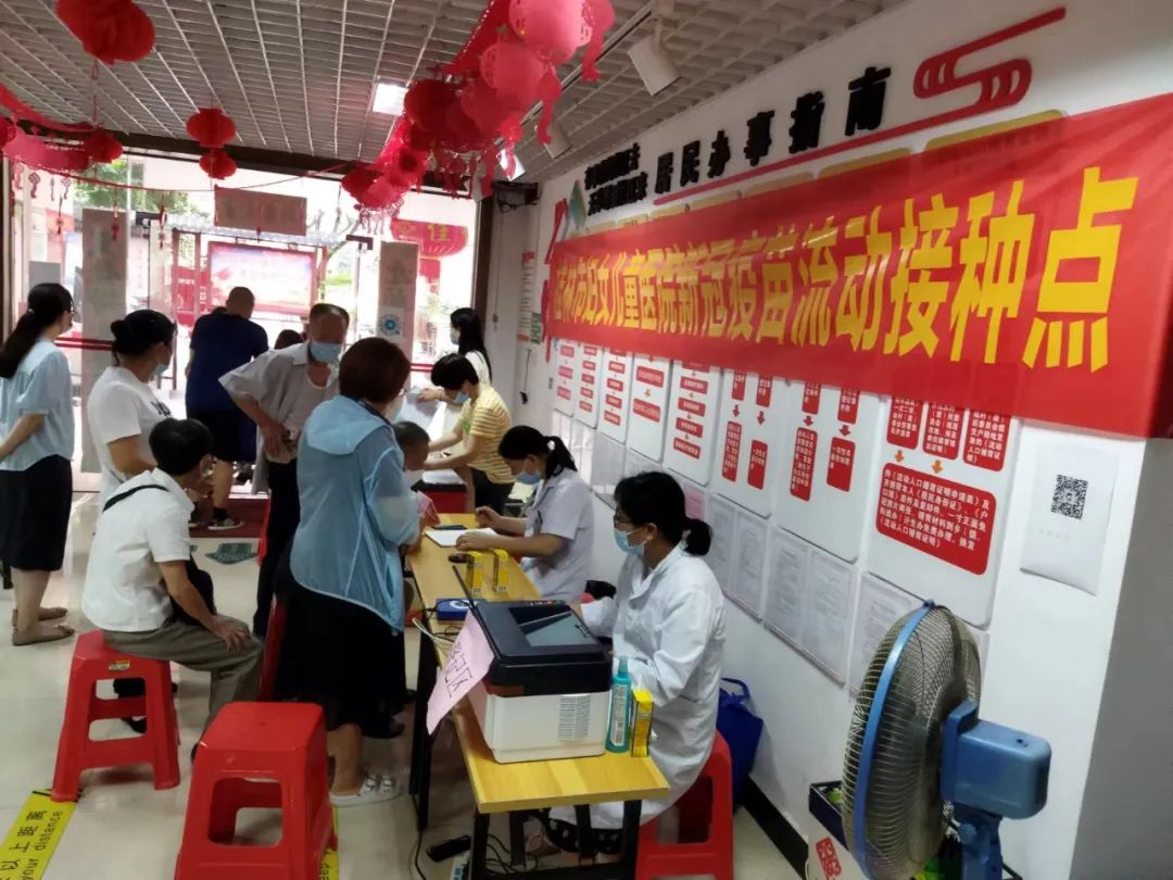 【清廉医院 · 为民办实事】桂林市妇幼保健院走进社区,为60岁以上老年人免费接种新冠疫苗