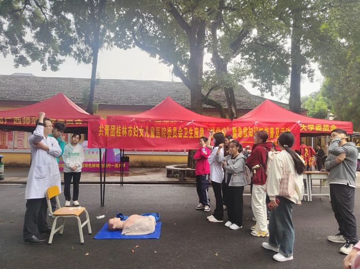 我院开展卫生应急“五进”活动暨急救知识技能普及培训