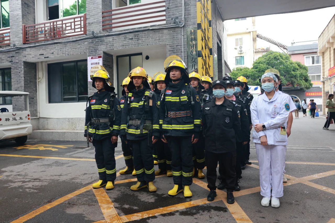 叠彩消防救援大队与我院联合开展消防应急救援综合实战演练