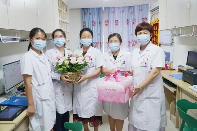 “医”路有您 守护健康 | 桂林市妇幼保健院开展2022年“中国医师节”走访慰问活动
